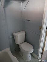 26 Crescent St in Ansonia, CT - Building Photo