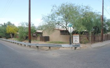 1301-1327 E Allen Rd in Tucson, AZ - Building Photo - Building Photo