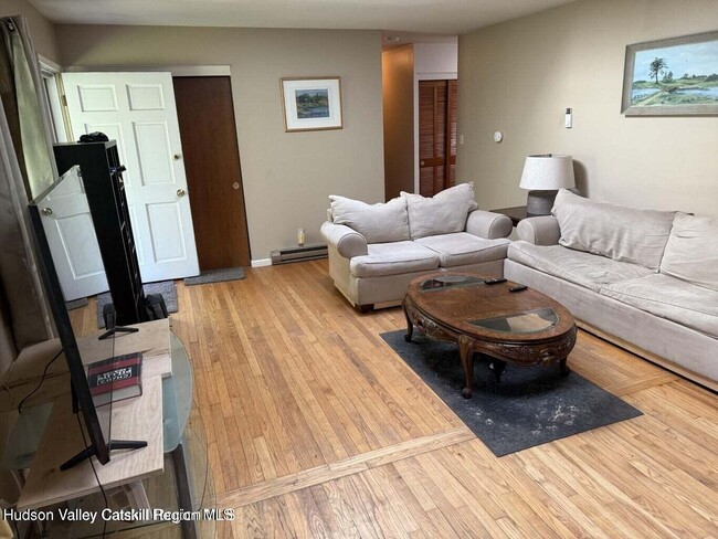 935 Goshen St in Jewett, NY - Building Photo - Building Photo