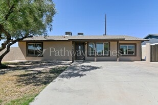 2002 N 47th Ave in Phoenix, AZ - Building Photo