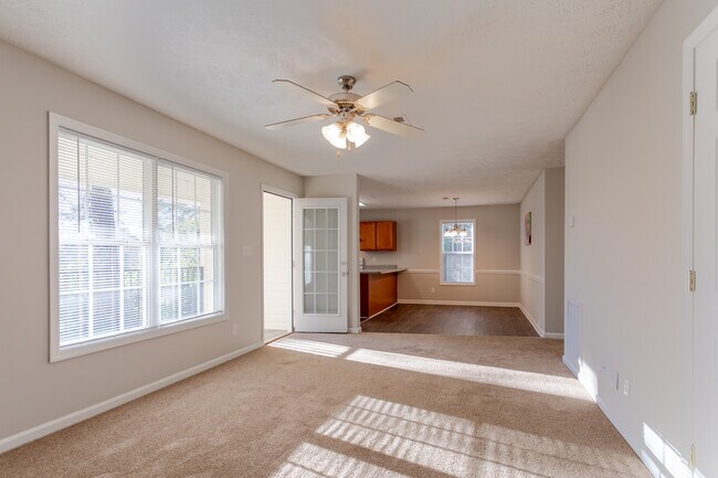 Morganton Arms Apartments in Fayetteville, NC - Building Photo - Interior Photo