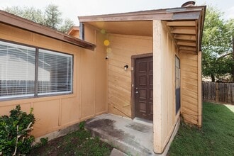 11400 Walnut Ridge Dr in Austin, TX - Building Photo - Building Photo