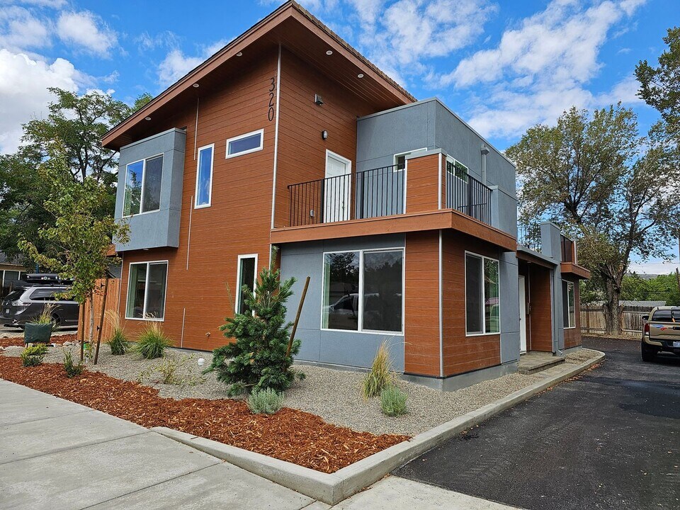 320 Burton St in Carson City, NV - Building Photo