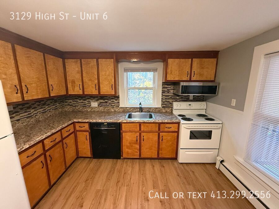 3129 High St in Palmer, MA - Building Photo