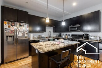 2349 N Lister Ave, Unit 201 in Chicago, IL - Building Photo - Building Photo