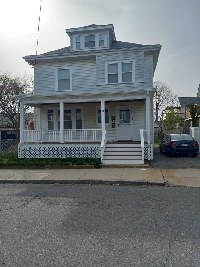 4 Ashland St Apartments and Nearby Beverly Apartments For Rent