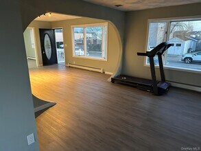 136 Cary Pl in Freeport, NY - Building Photo - Building Photo