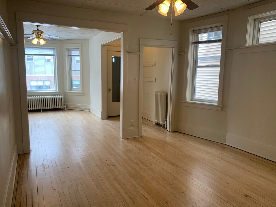 122 W 4th St, Unit 122B in Duluth, MN - Building Photo