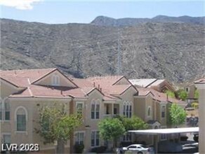 10550 W Alexander Rd in Las Vegas, NV - Building Photo - Building Photo