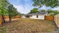 810 Elizabeth Dr in Seguin, TX - Building Photo - Building Photo