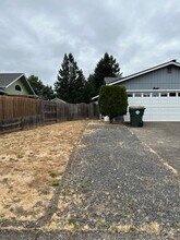 2968 Kalmia Ct in Sweet Home, OR - Foto de edificio - Building Photo