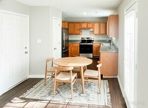 5210 Summer Brooke Ct in Union City, GA - Foto de edificio - Building Photo