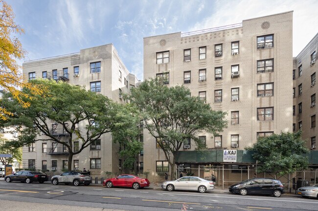 680 Fort Washington Ave in New York, NY - Building Photo - Building Photo