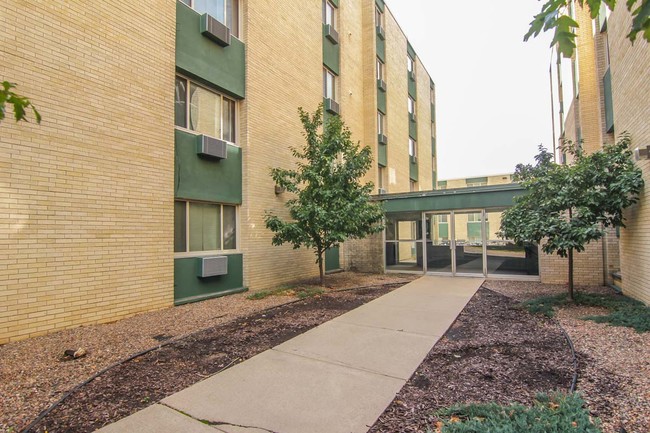 College Station in Madison, WI - Foto de edificio - Building Photo