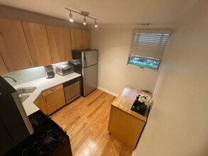 1295 W Flournoy St, Unit A in Chicago, IL - Building Photo - Building Photo
