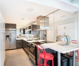 6770 Indian Creek Dr, Unit T-F in Miami Beach, FL - Foto de edificio - Building Photo
