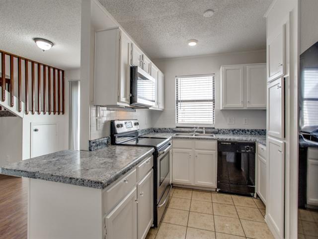 1120 Sandalwood Ln in Desoto, TX - Building Photo - Building Photo