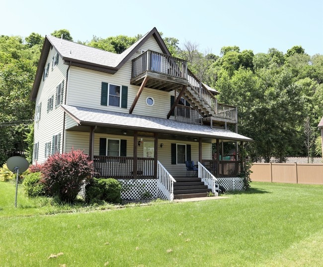 117 Short St, Unit A in Coal Center, PA - Building Photo - Building Photo