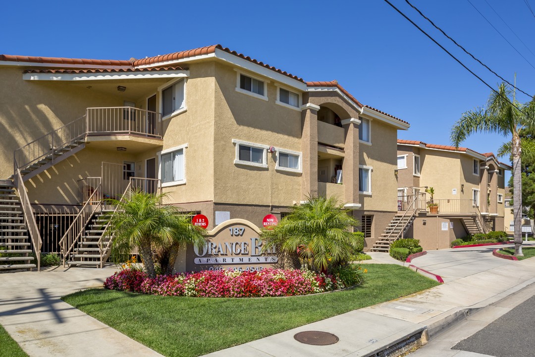 Orange Bay Apartments in Costa Mesa, CA - Building Photo