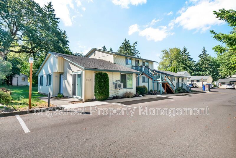 11355 SW Greenburg Rd in Portland, OR - Building Photo