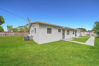 19110 NW 36th Ave in Miami Gardens, FL - Building Photo - Building Photo