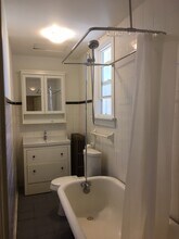 12 Barton St W in Hamilton, ON - Building Photo - Building Photo