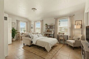 516 W MacArthur Blvd in Oakland, CA - Building Photo