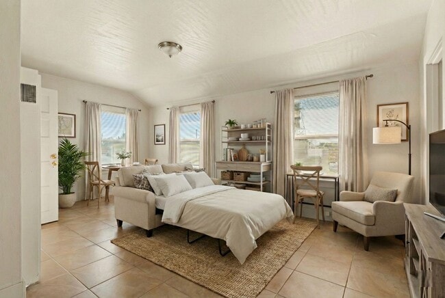 property at 516 W MacArthur Blvd