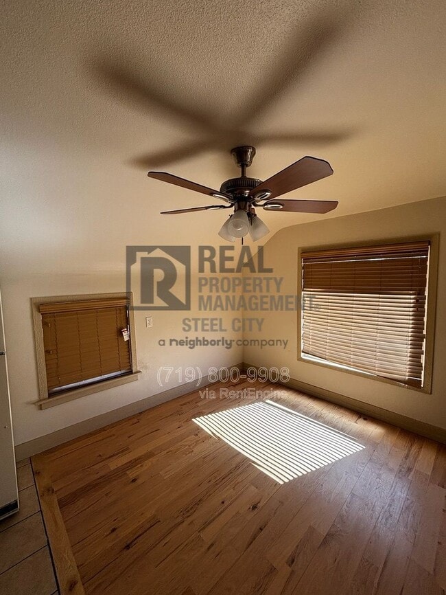 property at 902 W 11th St