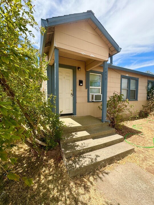 1850 Pleasant St in Redding, CA - Building Photo