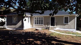 605 Robison Dr in Birmingham, AL - Building Photo