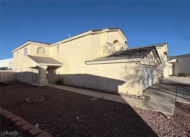 9300 Cool Creek Ave in Las Vegas, NV - Foto de edificio - Building Photo