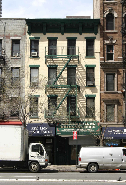 1069 1st Ave in New York, NY - Building Photo