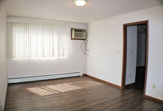 632 S Dodge St in Iowa City, IA - Building Photo - Building Photo