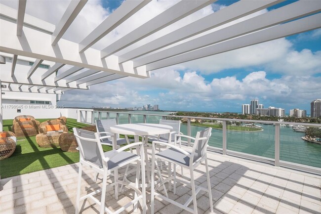 property at 10201 E Bay Harbor Dr