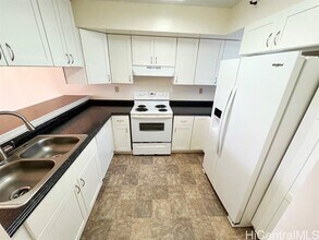 990 Ala Nanala St in Honolulu, HI - Building Photo - Building Photo