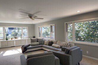 11 Peter's Path in East Hampton, NY - Building Photo - Building Photo