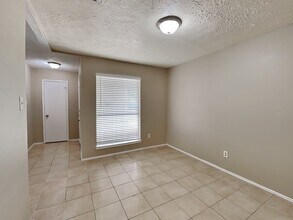 5927 Woodmancote Dr, Unit 812 in Humble, TX - Building Photo - Building Photo