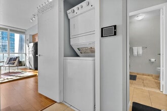 25 York St, Unit SI ID1313357P in Toronto, ON - Building Photo - Building Photo