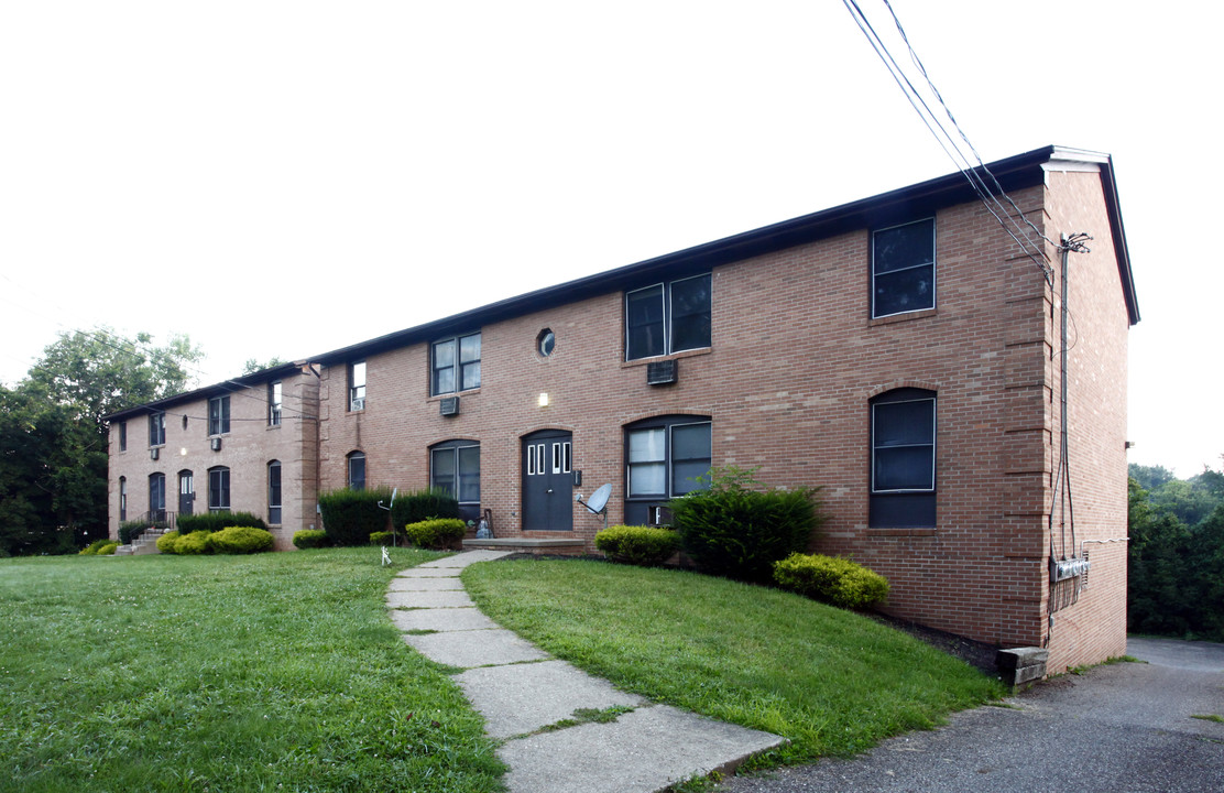 Brookfield View Apartments in Massillon, OH - Building Photo