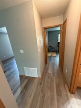 650 Crest Dr in Heath, OH - Foto de edificio - Building Photo