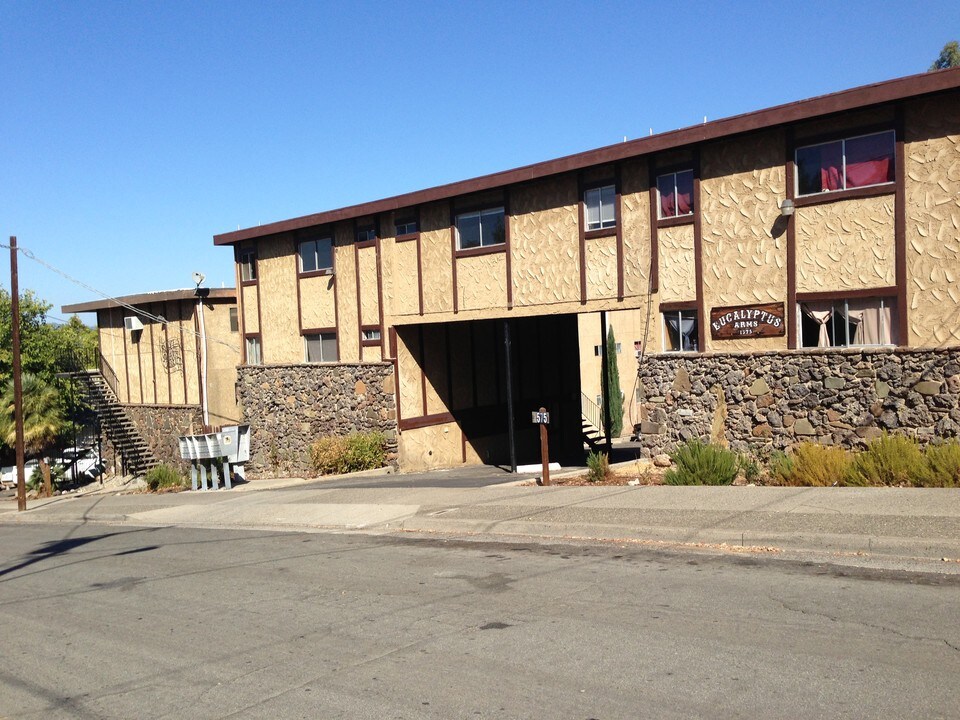 The View at Magnolia Park in Redding, CA - Foto de edificio