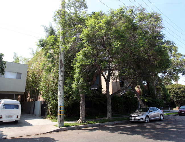 11960 Iowa Ave in Los Angeles, CA - Building Photo - Building Photo