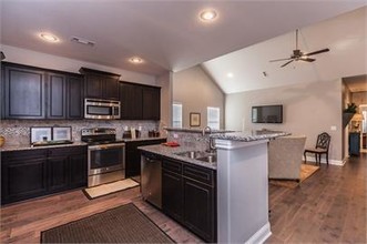 2007 S Dixieland Rd-Unit -B in Rogers, AR - Foto de edificio - Building Photo