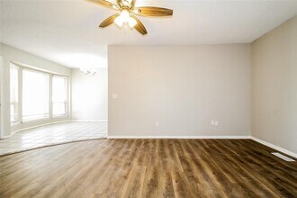 1004 Cambridge Dr in Yukon, OK - Building Photo - Building Photo