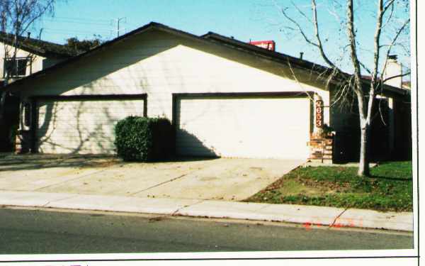 2645-2647 Grand Canal Blvd in Stockton, CA - Foto de edificio
