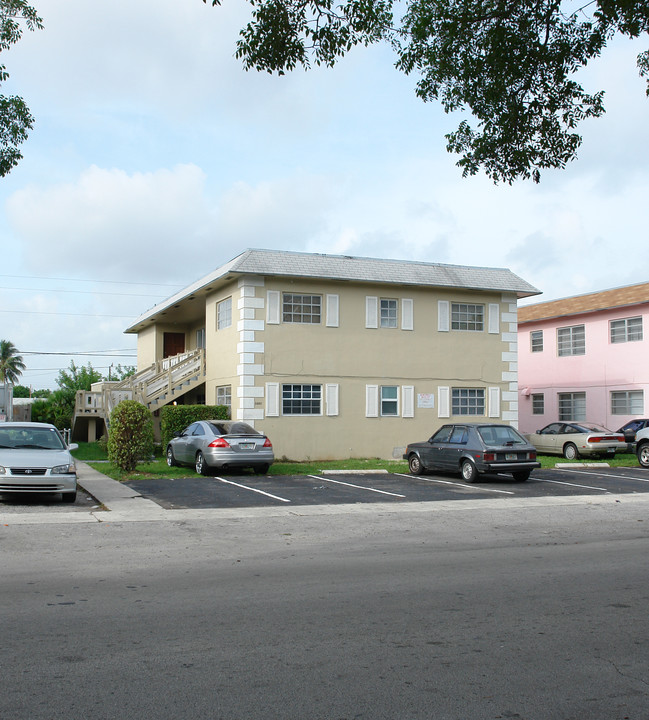 5880 NW 16th Pl in Fort Lauderdale, FL - Building Photo