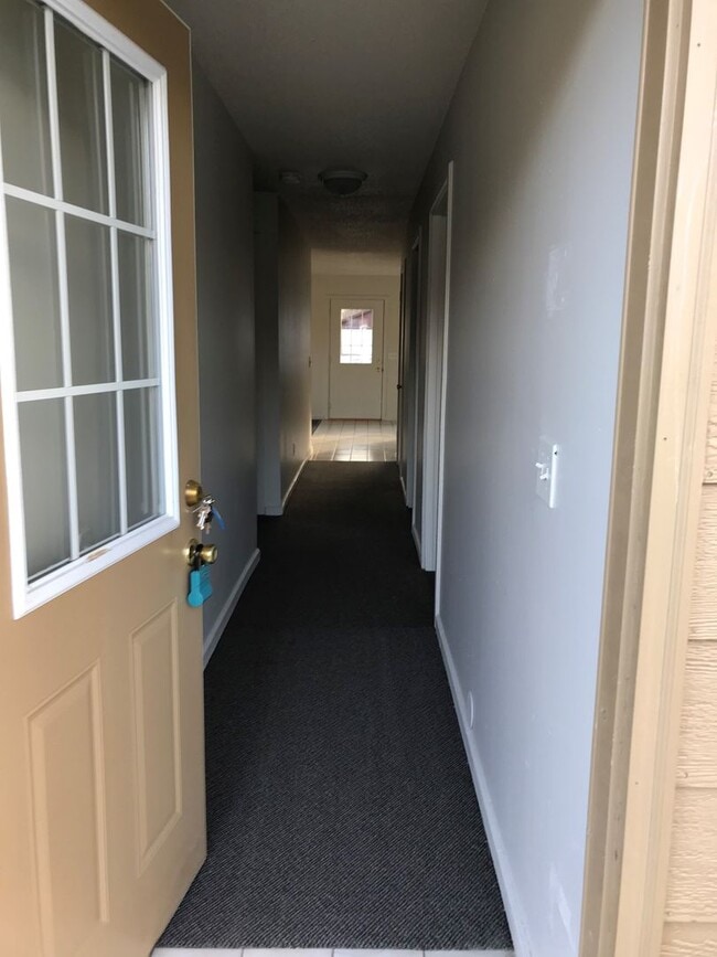 2710 E Douglas Ave in Des Moines, IA - Building Photo - Building Photo