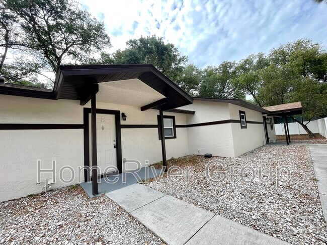 2878 Whitney Rd in Clearwater, FL - Foto de edificio - Building Photo