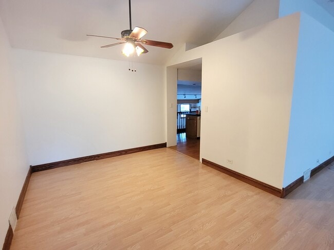338 Pleasant Dr in Schaumburg, IL - Building Photo - Building Photo
